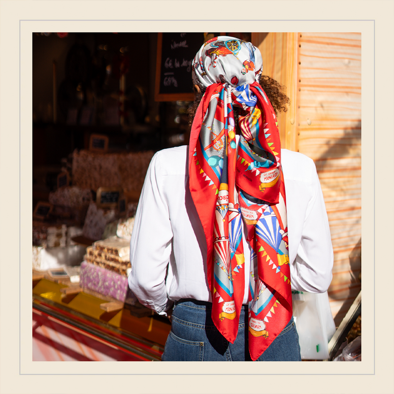 Foulard carré de soie femme motif géométrique CBF2489 Made in France Taille 70 cm x 70 cm Foulard carré de soie femme motif géométrique CBF2489 Made in France Taille 70 cm x 70 cm
