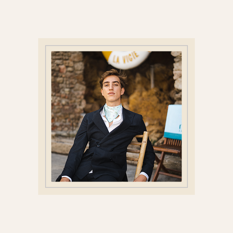Une Pochette en Soie d'exception
